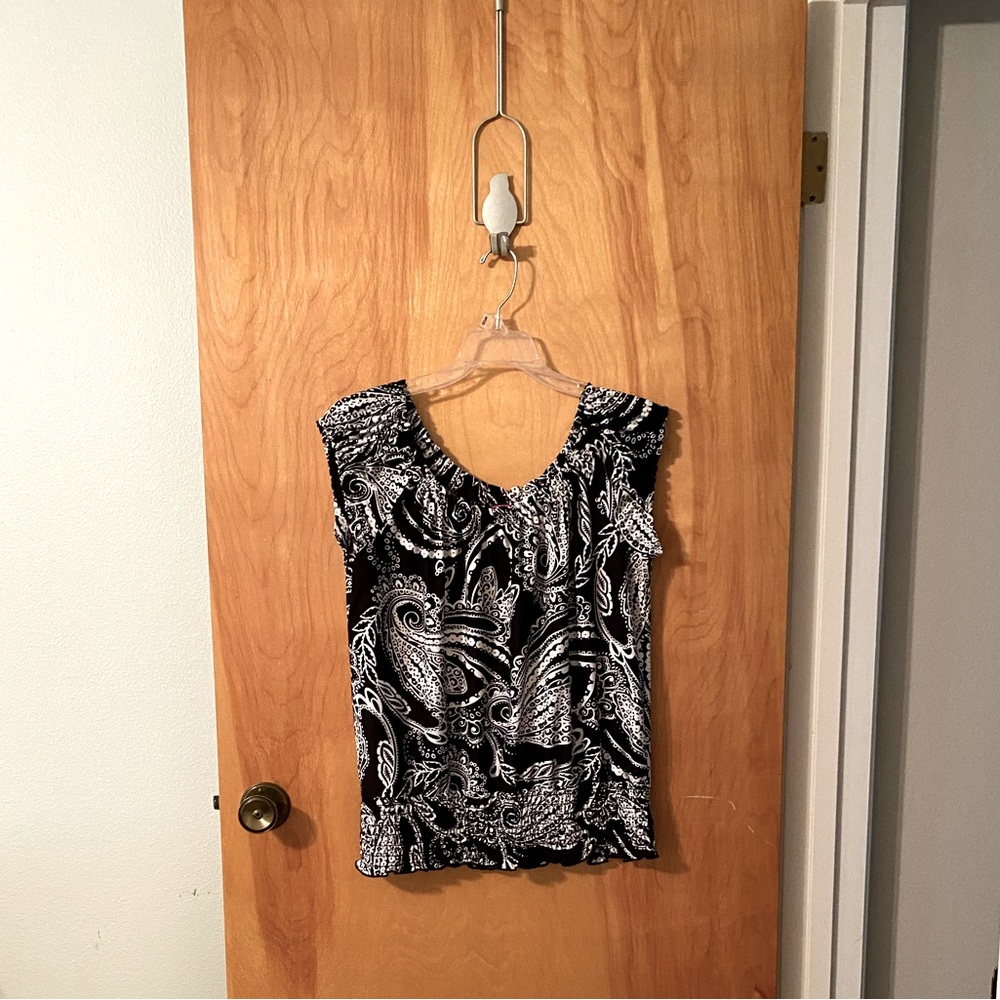 Sunny Leigh top in black/white paisley print.